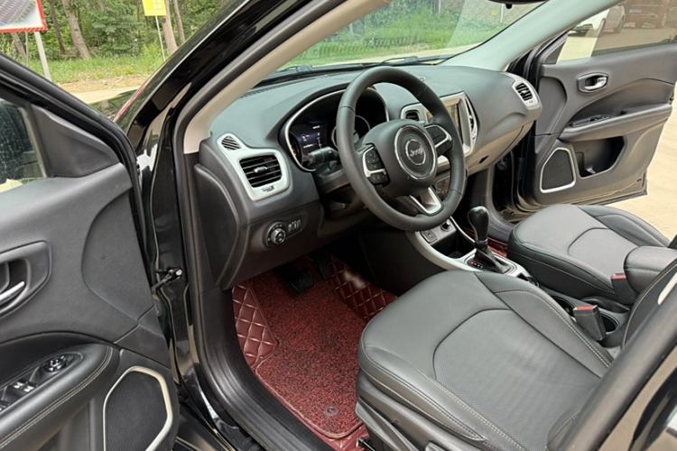 Used  Compass 2017 200T Automatic Family Edition