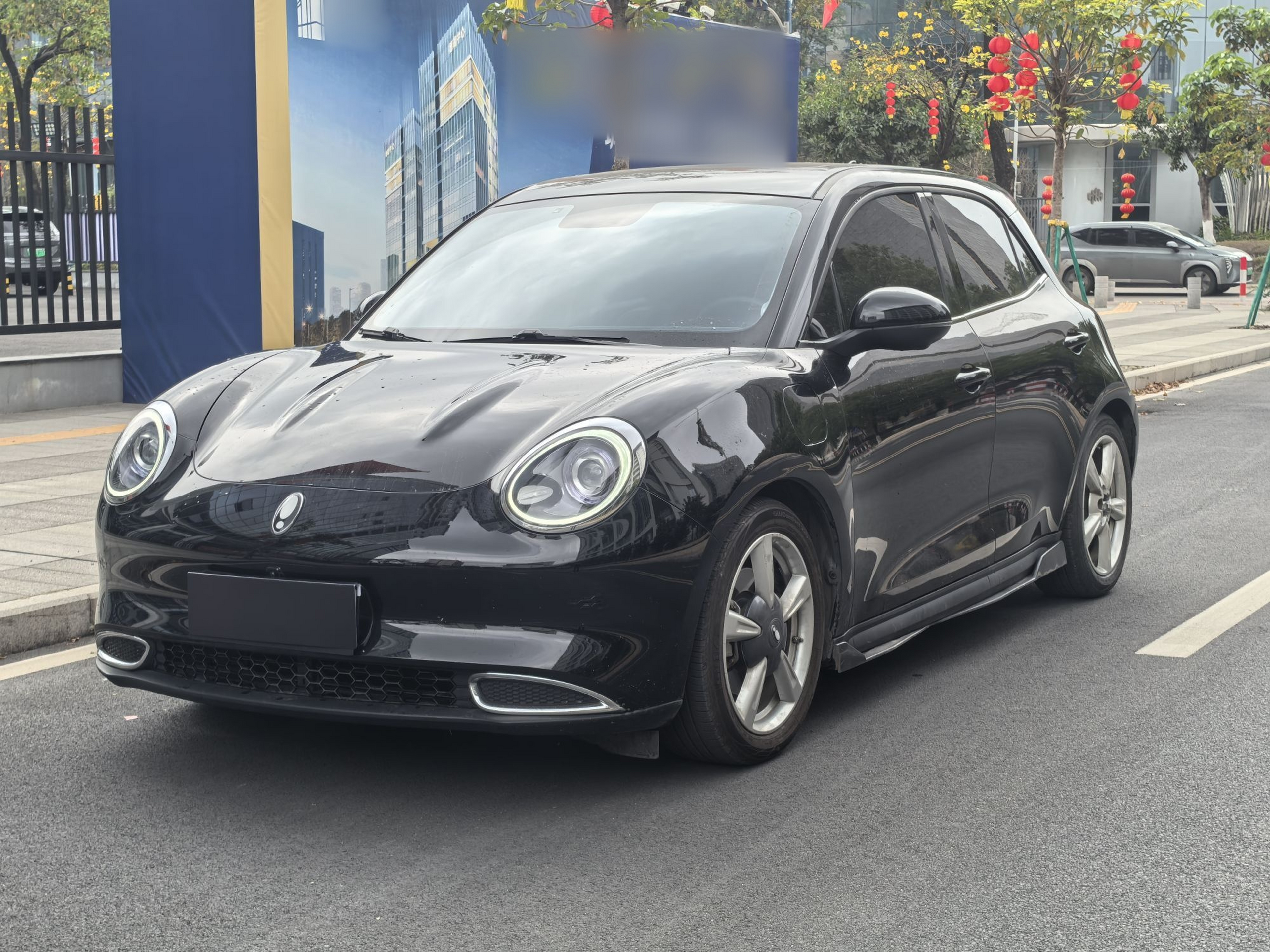 Под передней частью автомобиля