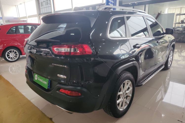 Used  Cherokee 2016 2.4L Professional Edition
