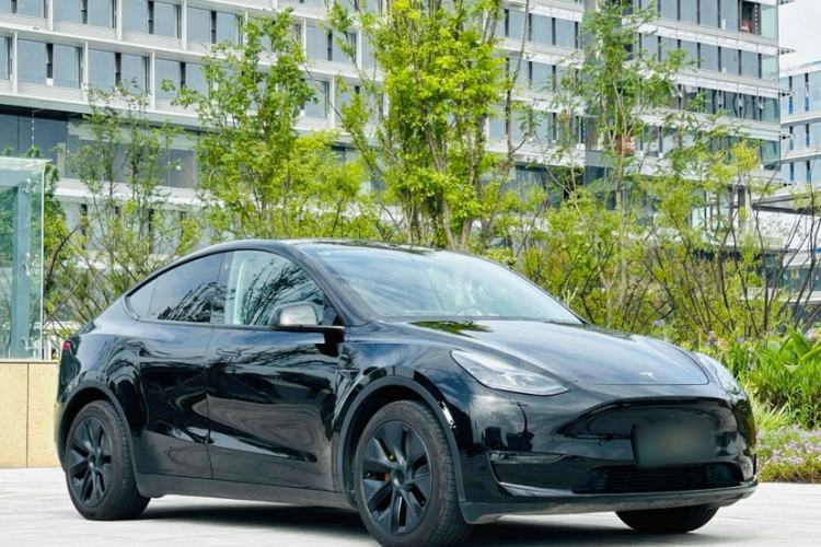 Used Tesla Model Y 2023 Long-Range All-Wheel-Drive Version
