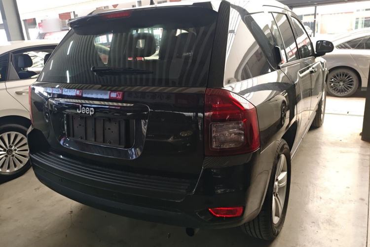 Used  Compass 2014 2.0L two-wheel drive sport version
