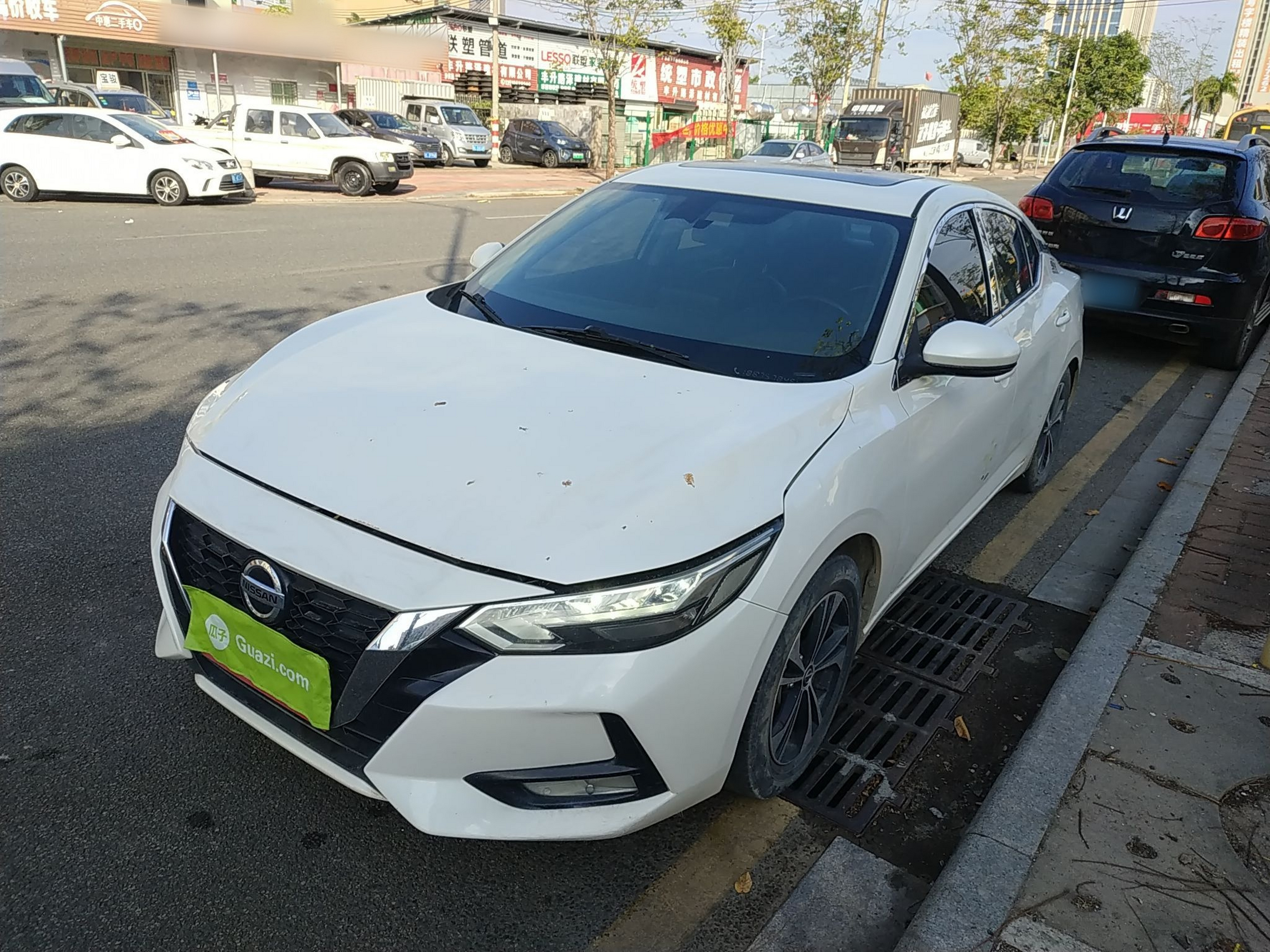 Под передней частью автомобиля