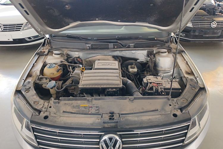 Used Volkswagen Lavida 2015 1.6L Automatic Comfort Edition
