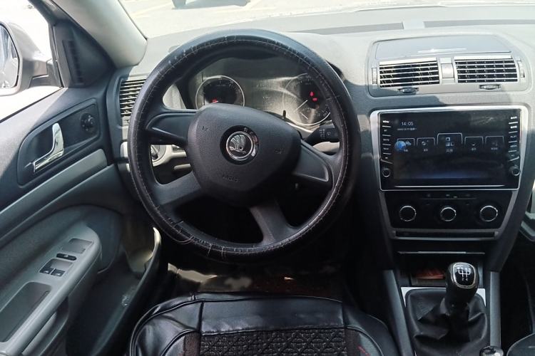 Used Skoda Octavia 2015 Classic Model 1.6L Manual Eado Version
