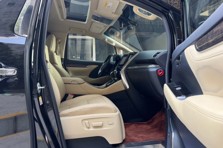 Used Toyota Alphard 2018 Revised Version 3.5L Premium Edition
