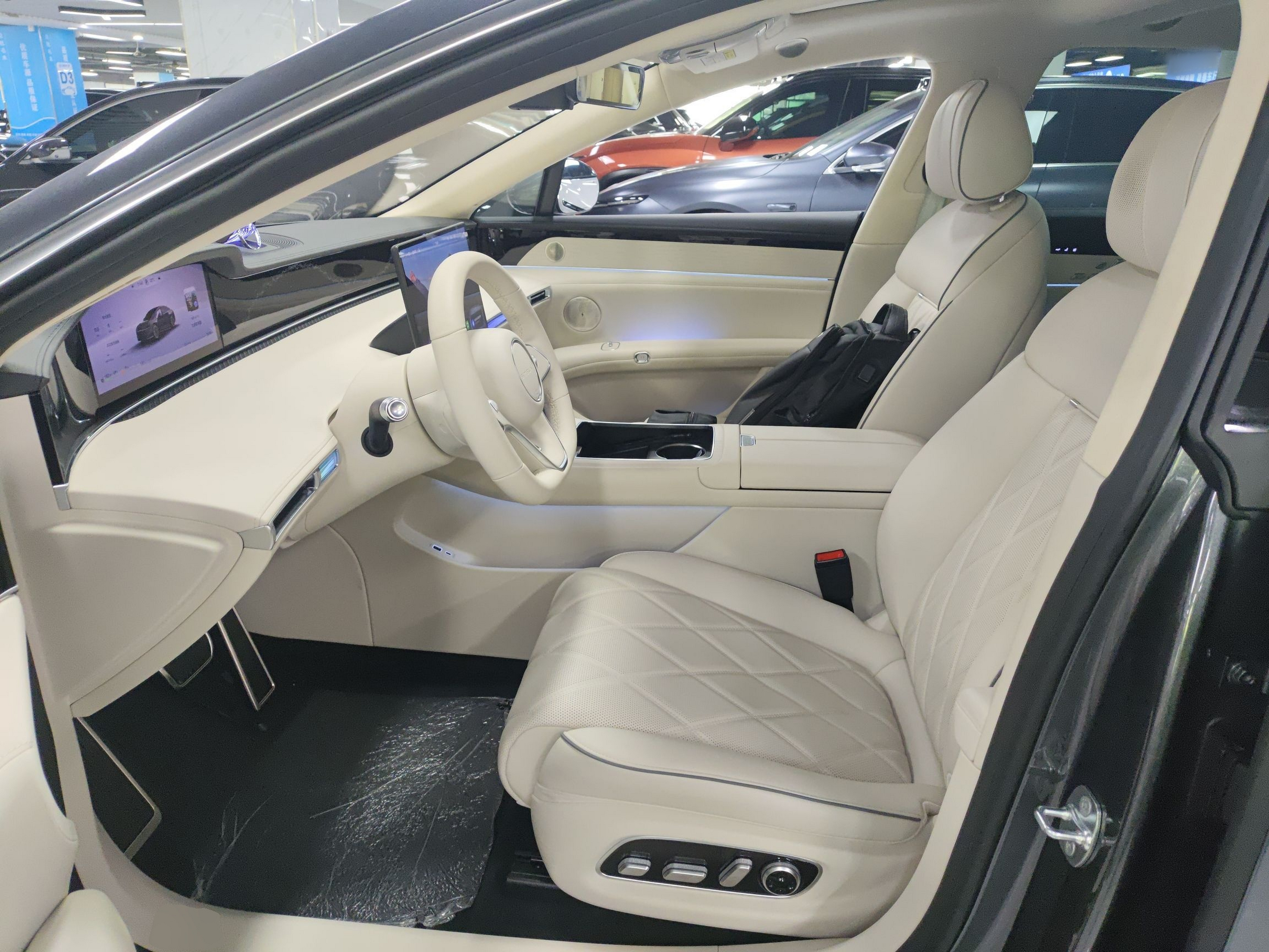 المقاعد الأمامية داخل السيارة