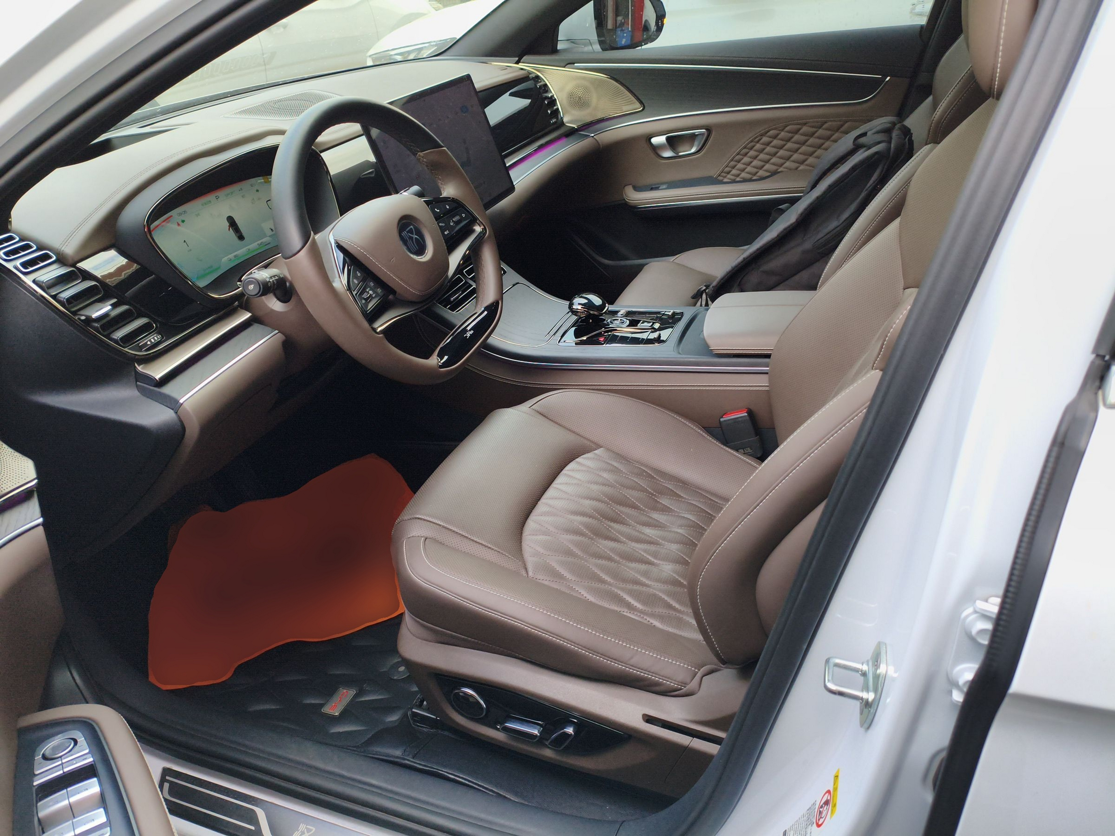 المقاعد الأمامية داخل السيارة