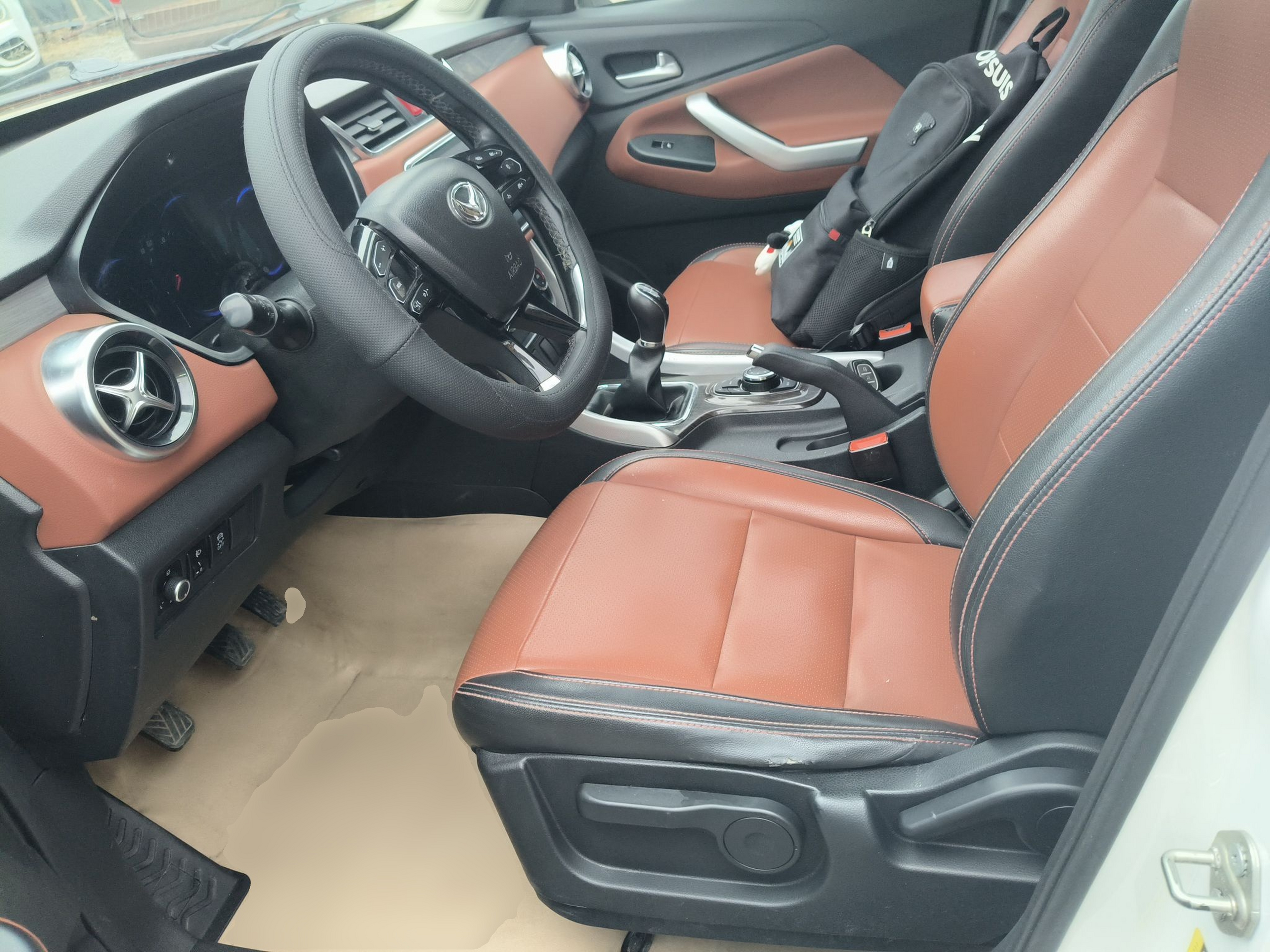 Переднее сиденье в автомобиле