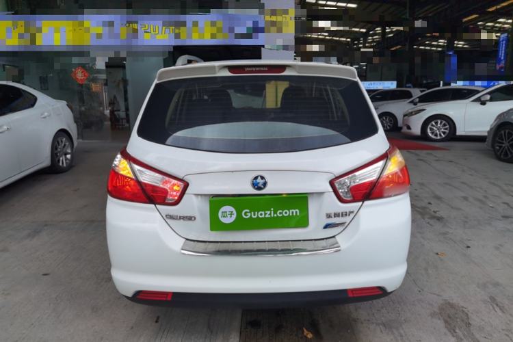 Used Venucia R50 2015 1.6L Automatic Fashion Edition
