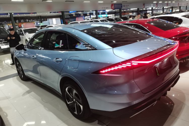 Used  L6 2025 EM-i 140km Starship Edition
