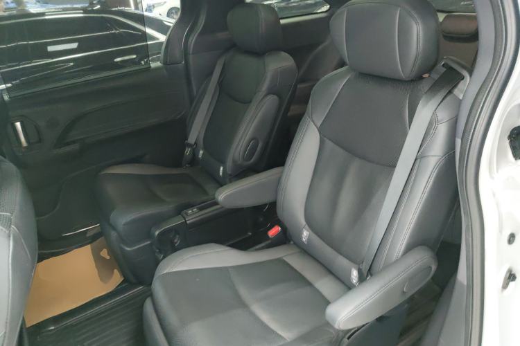 Used Toyota Granvia 2023 2.5L Hybrid Flagship VIP Edition