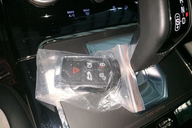 Used Land Rover Range Rover Evoque 2021 Range Rover Velar L 249PS R-Dynamic First Edition
