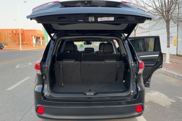 Used Toyota Highlander 2018 2.0T Two-Wheel Drive Prestige Version 7 Seats China V Emission Standard
