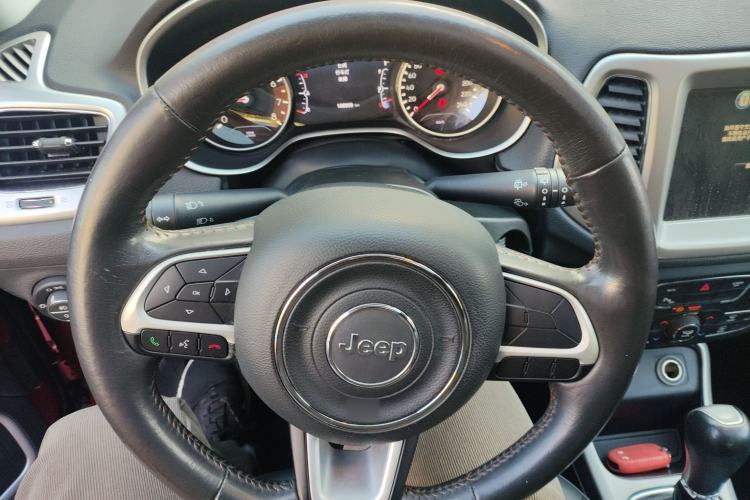 Used  Compass 2017 200T Automatic Family Edition
