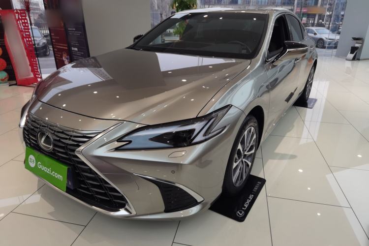Used Lexus ES 2025 300h Deluxe Edition