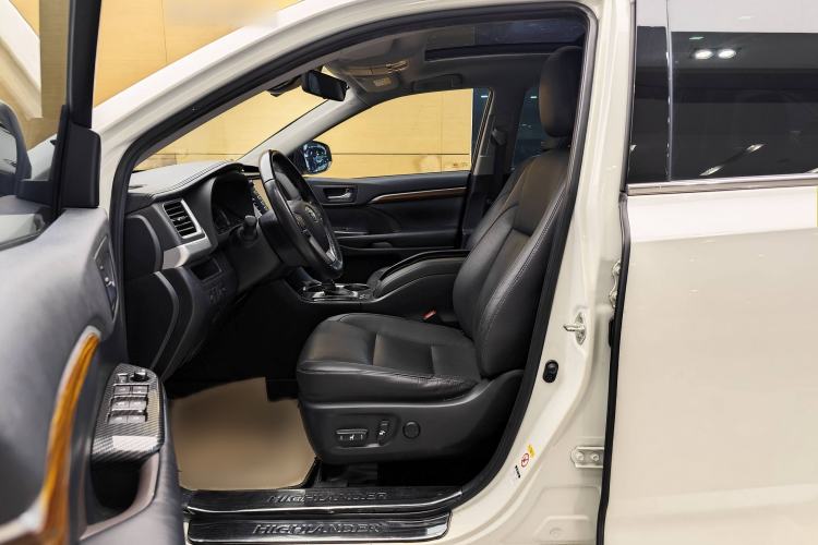 Used Toyota Highlander 2018 2.0T Four-Wheel Drive Luxury Version 7 Seats China VI Standard
