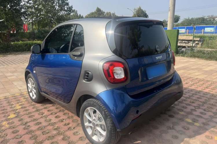 Used  fortwo 2015 1.0L 52 kW hardtop Dynamic version
