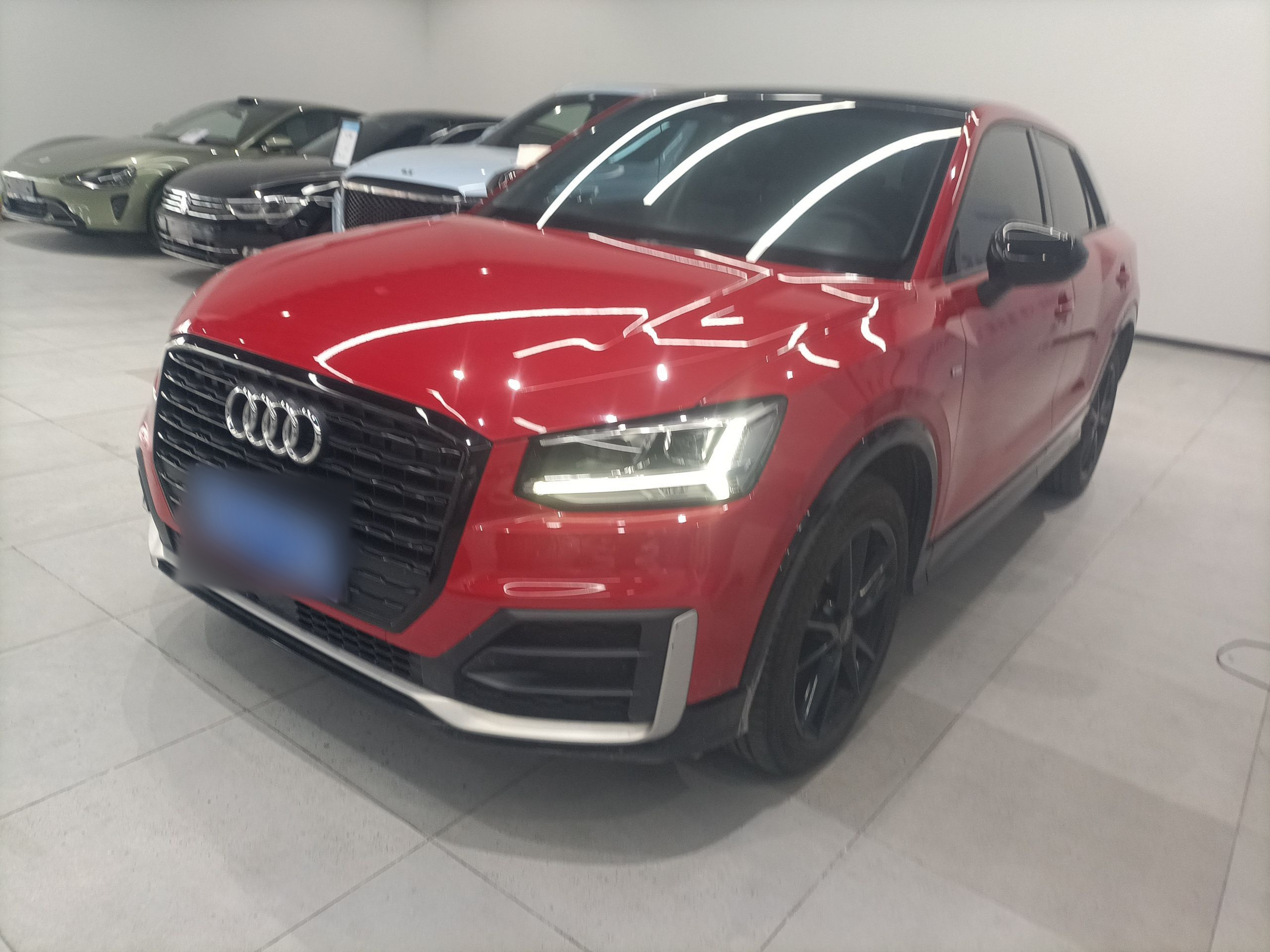 تحت مقدمة السيارة