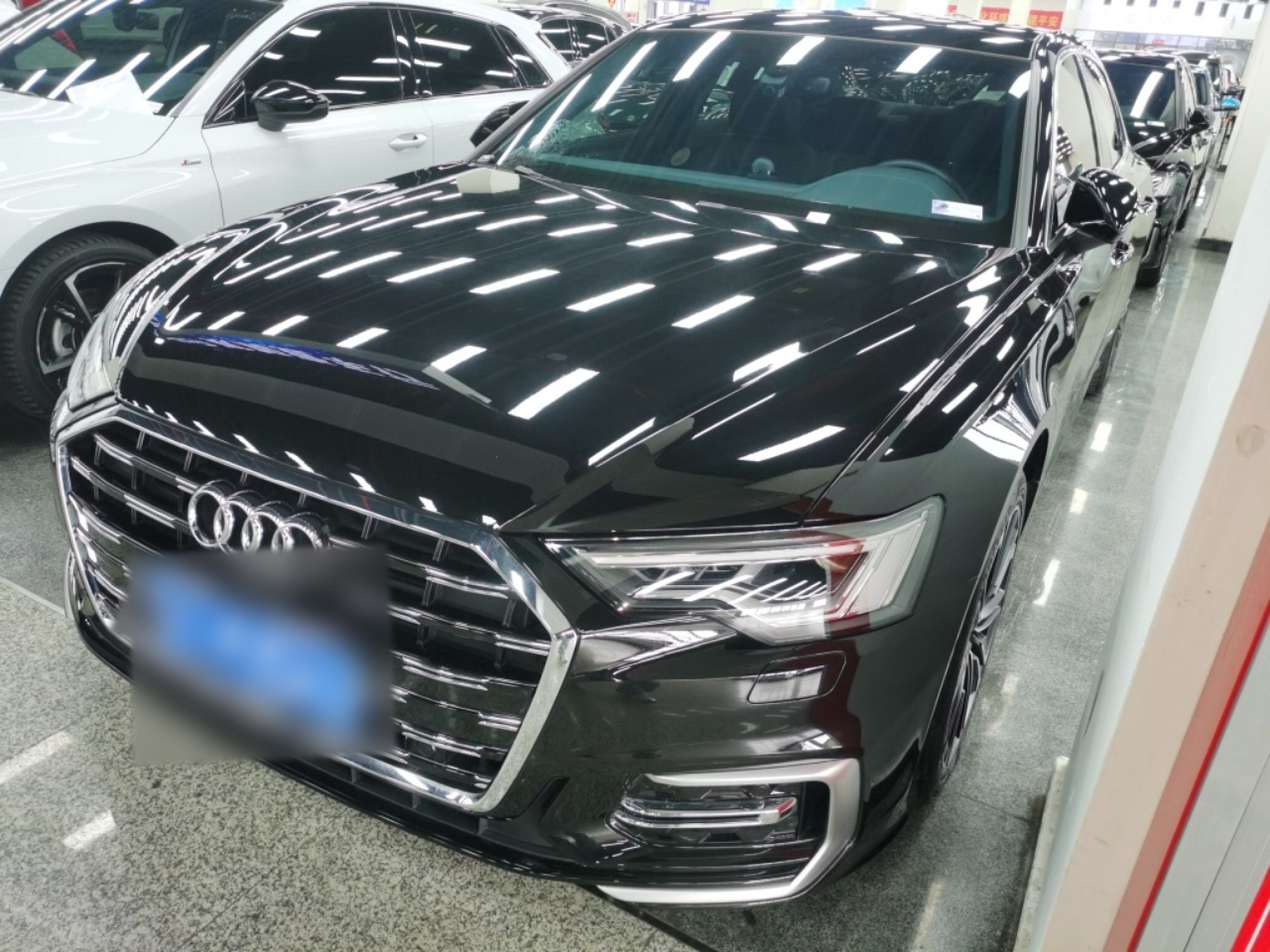 Под передней частью автомобиля