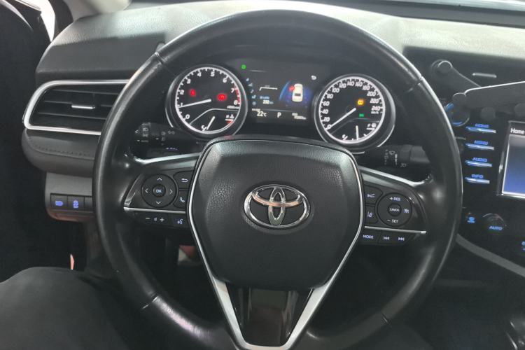 Used Toyota Camry 2018 2.0G Luxury Edition
