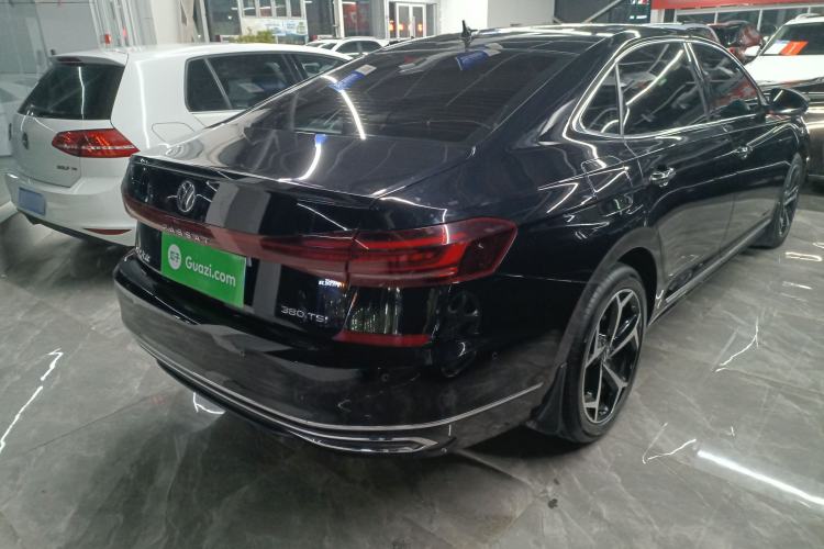 Used Volkswagen Passat 2023 330TSI Starry Luxury Edition
