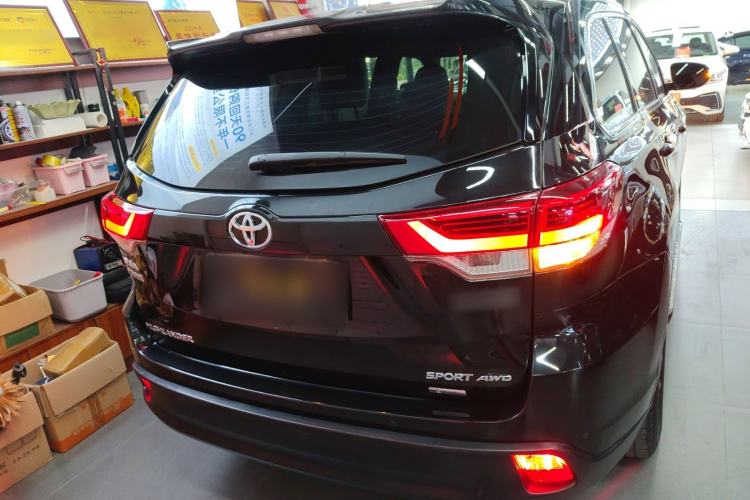 Used Toyota Highlander 2018 2.0T Four-Wheel Drive Luxury Edition 7 Seats China V Emission Standard
