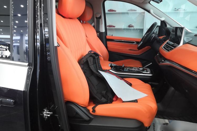 Used SAIC MAXUS G20 2023 Facelifted PLUS 2.0T Gasoline Automatic Luxury Edition