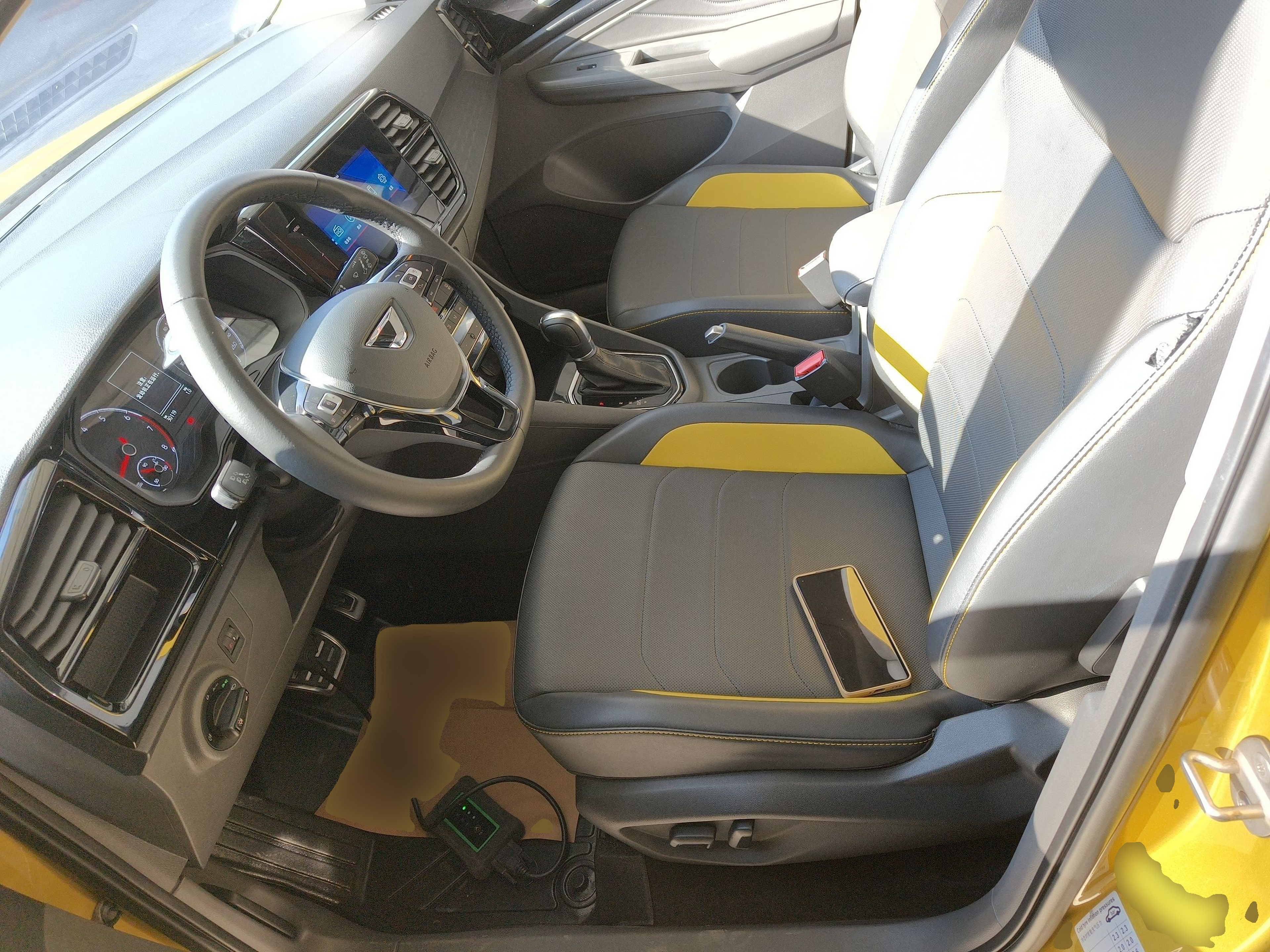 Переднее сиденье в автомобиле