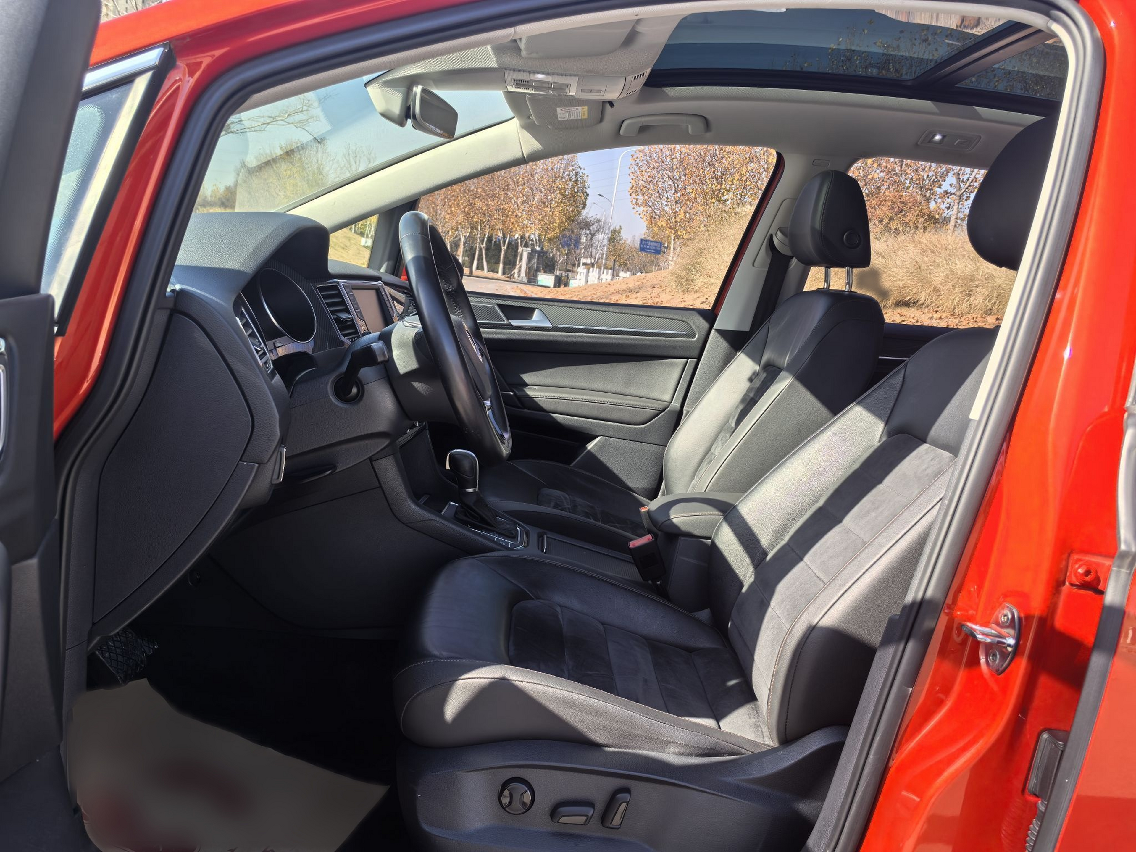 Переднее сиденье в автомобиле