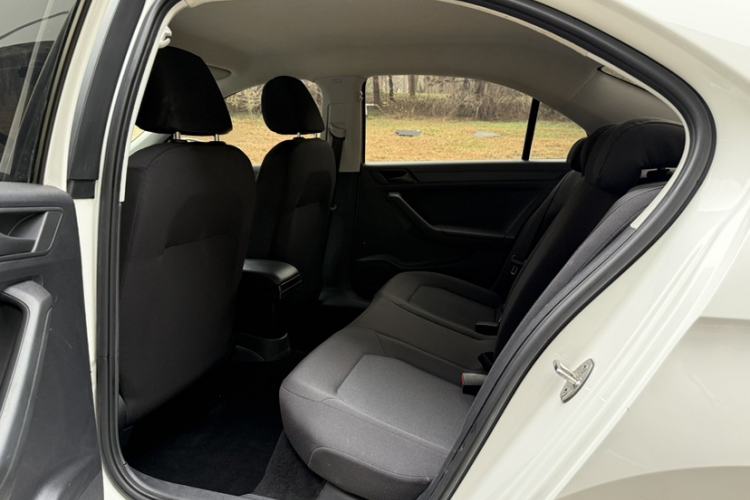 Used Volkswagen Jetta 2015 Value Edition 1.6L Manual Fashionable Style
