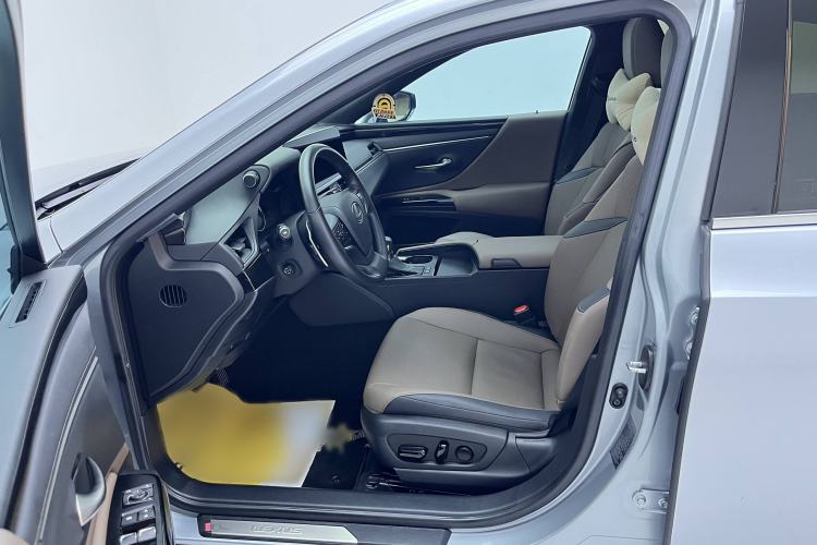 Used Lexus ES 2022 200 Excellence Edition
