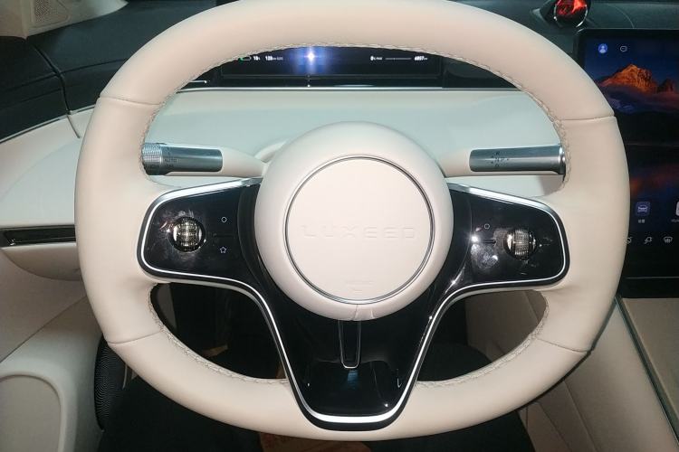 Used Hima Luxeed S7 2025 705 km Pro
