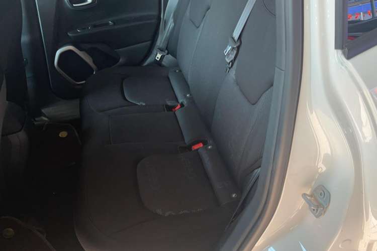 Used  Renegade 2018 Connected Large Screen Version 180T Automatic Kinetic Edition+
