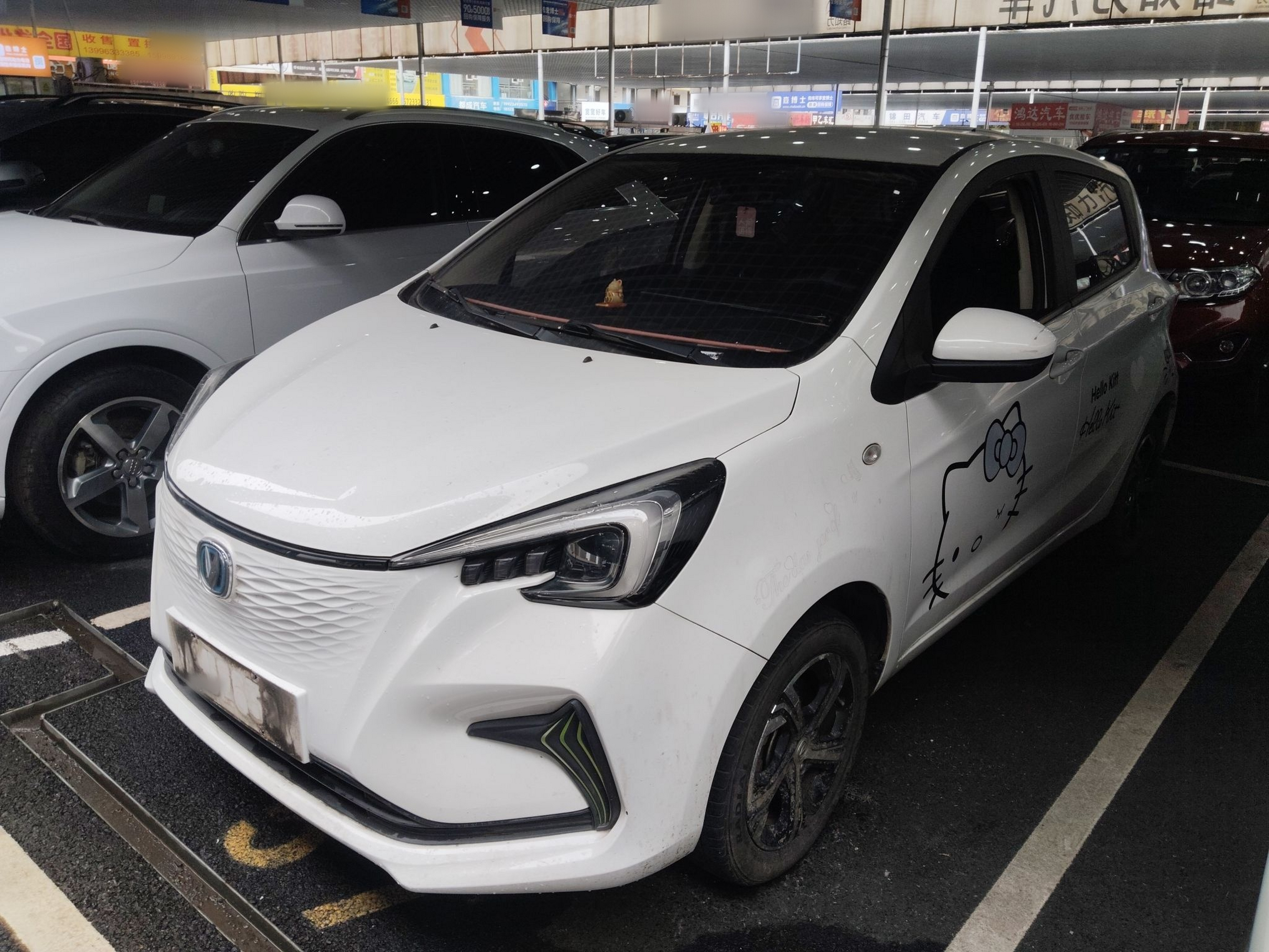 Под передней частью автомобиля