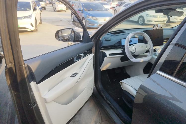 Used  E5 2024 530 km Exploration+ Version
