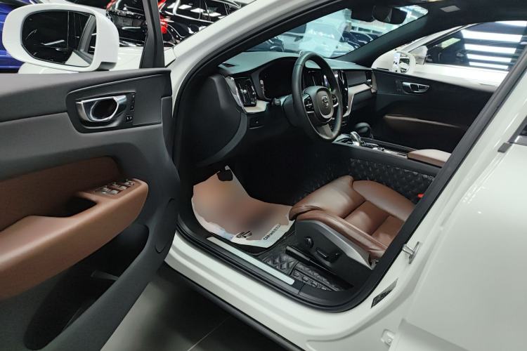 Used Volvo XC60 2024 B5 4x4 Smart Luxury Edition