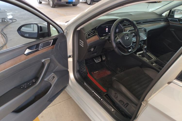 Used Volkswagen Magotan 2017 330TSI DSG Luxury Model