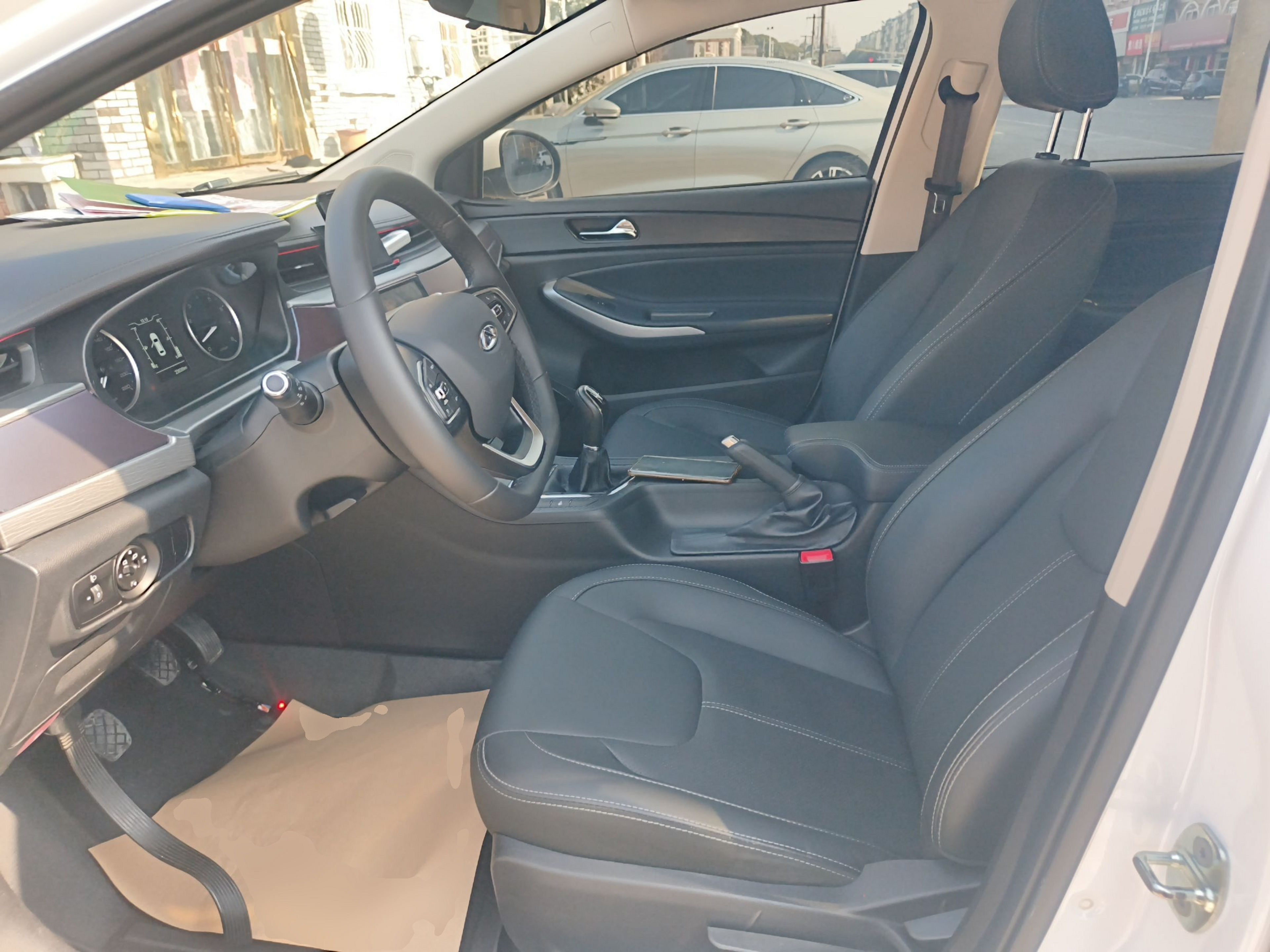 Переднее сиденье в автомобиле