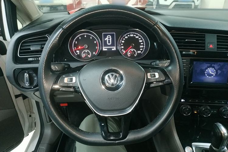 Used Volkswagen Golf 2015 1.4TSI Automatic Flagship Model
