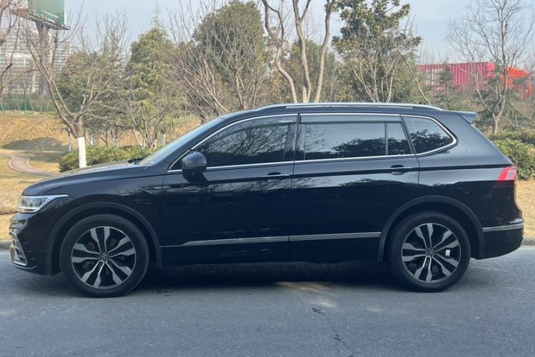Used Volkswagen Tiguan L 2023 Restyled 330TSI Automatic Two-Wheel Drive R-Line Enhanced Comfort Version