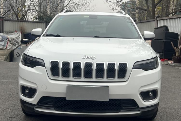 Used  Cherokee 2019 2.0T Two-Wheel Drive Smart Enjoyment Version China V
