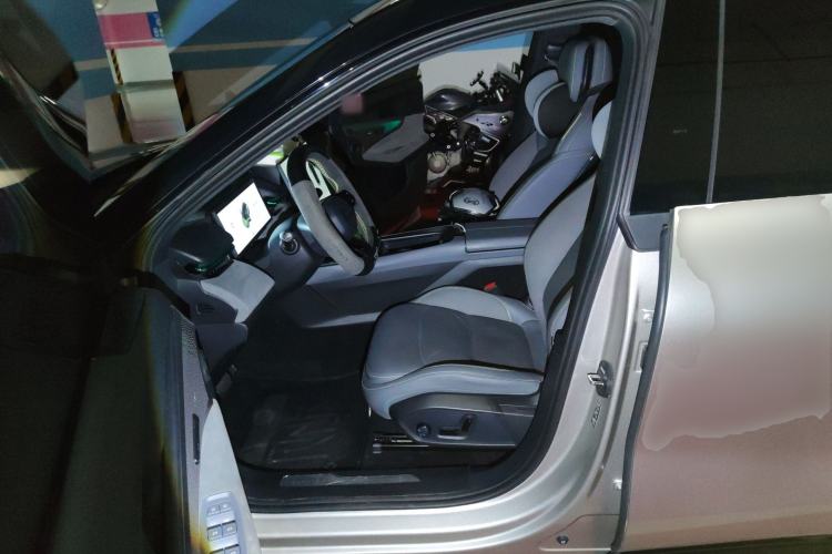 Used Lynk & Co 08 EM-P 2023 120km Long-Range Pro
