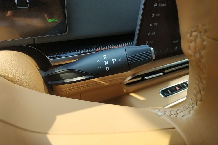 Used VOYAH Dream 2025 PHEV Four-Wheel-Drive Flagship Kunpeng Edition
