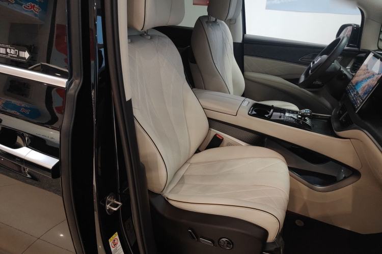 Used Denza D9 2024 DM-i 1050 Luxury Model