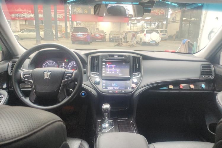 Used Toyota Crown 2015 2.0T Fashion Edition
