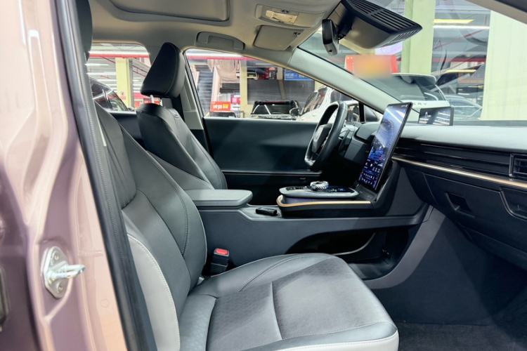 Used Toyota bZ3 2023 616 km Long-Range Premium
