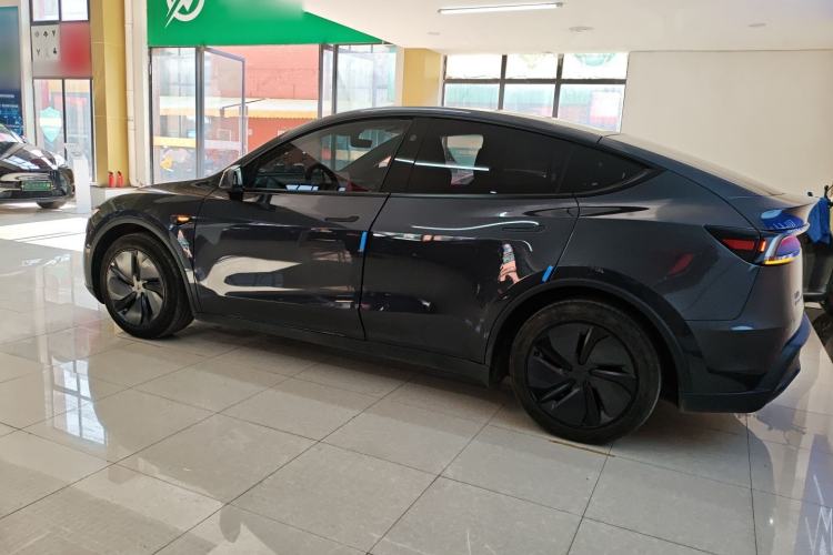 Used Tesla Model Y 2025 Rear-Wheel-Drive Version