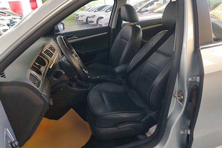 Used Volkswagen Lavida 2015 1.6L Automatic Comfort Edition
