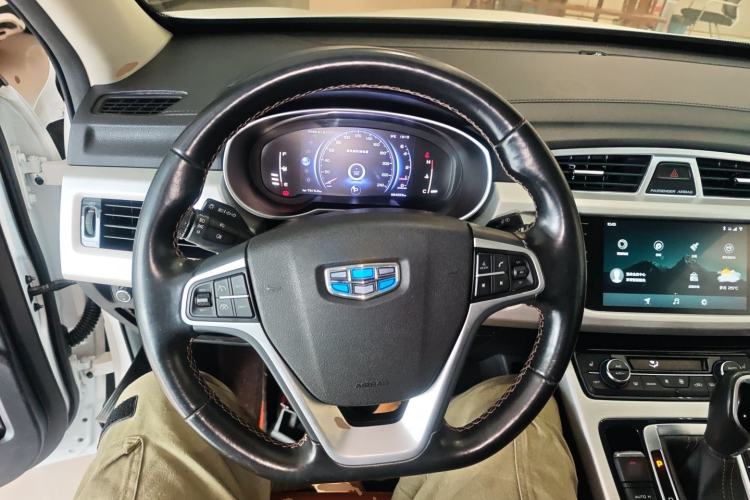 Used Geely Auto Emgrand X7 Sport 2018 1.8TD Automatic Two-Wheel Drive ZhiZun Model with 4G Connectivity