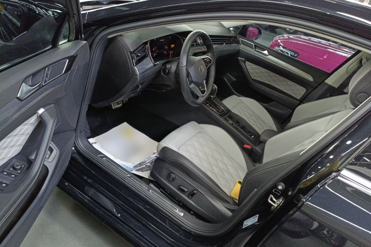 Used Volkswagen Magotan 2023 2 Million Units Limited Edition 330TSI DSG Leading Version
